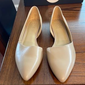 Women’s Naturalizer Tamara taupe flat - Size 8 - NEW NEVER WORN